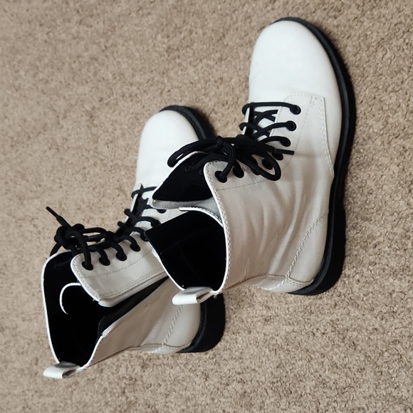 Boots - Picture 3 of 3